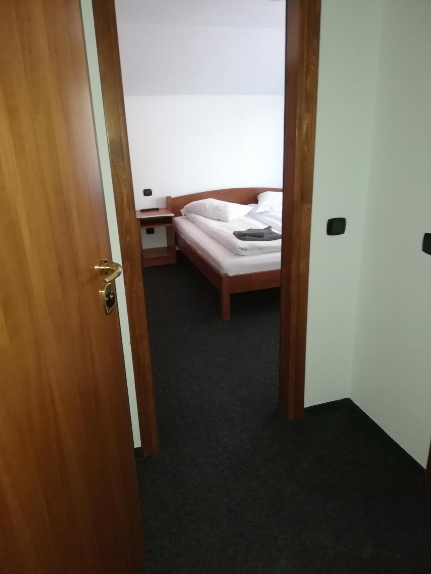 Cabana Cascada Cailor Hotel Borsa  Phòng bức ảnh